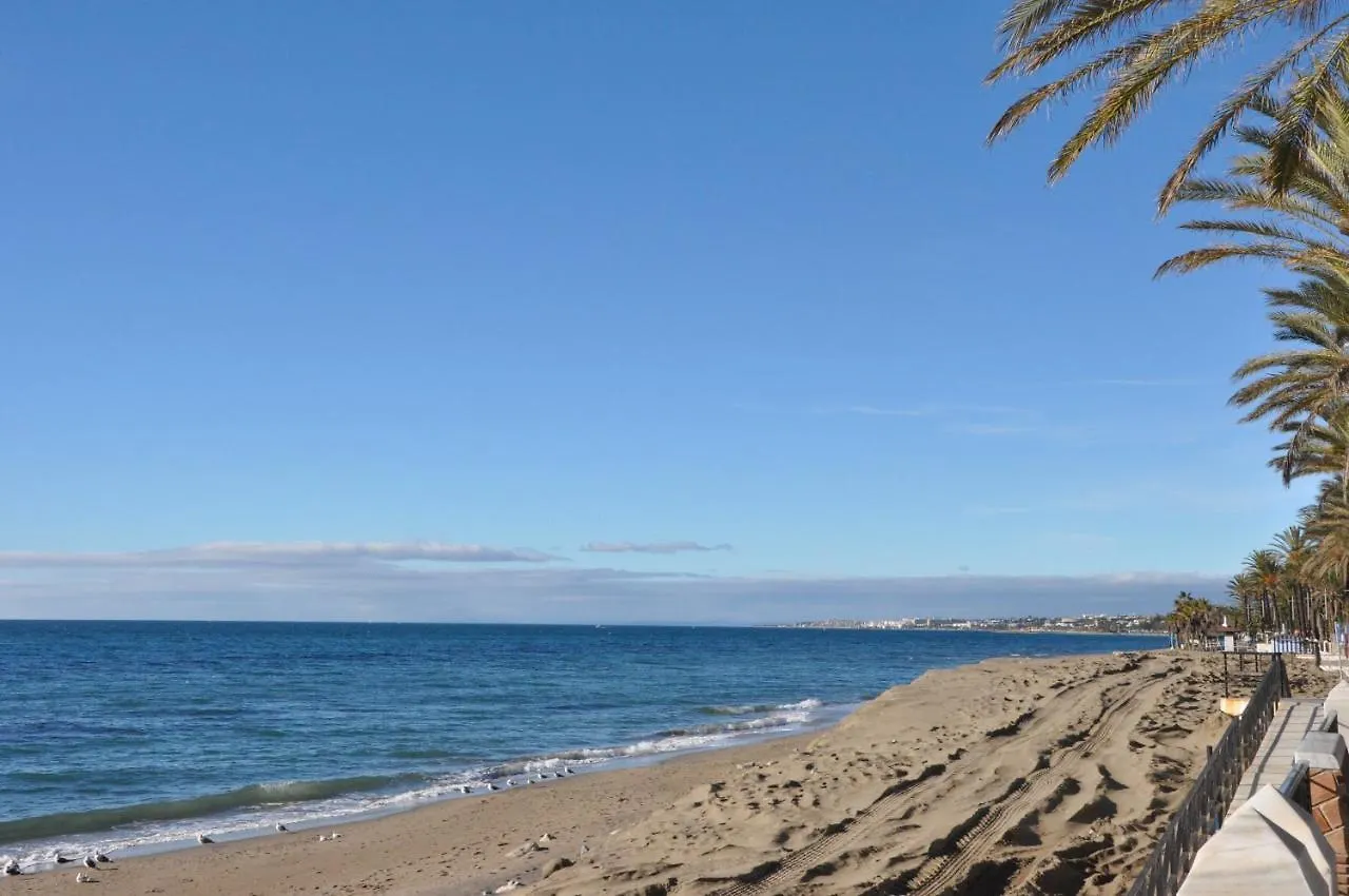 Marbella House Penthouse Apartment 0*,